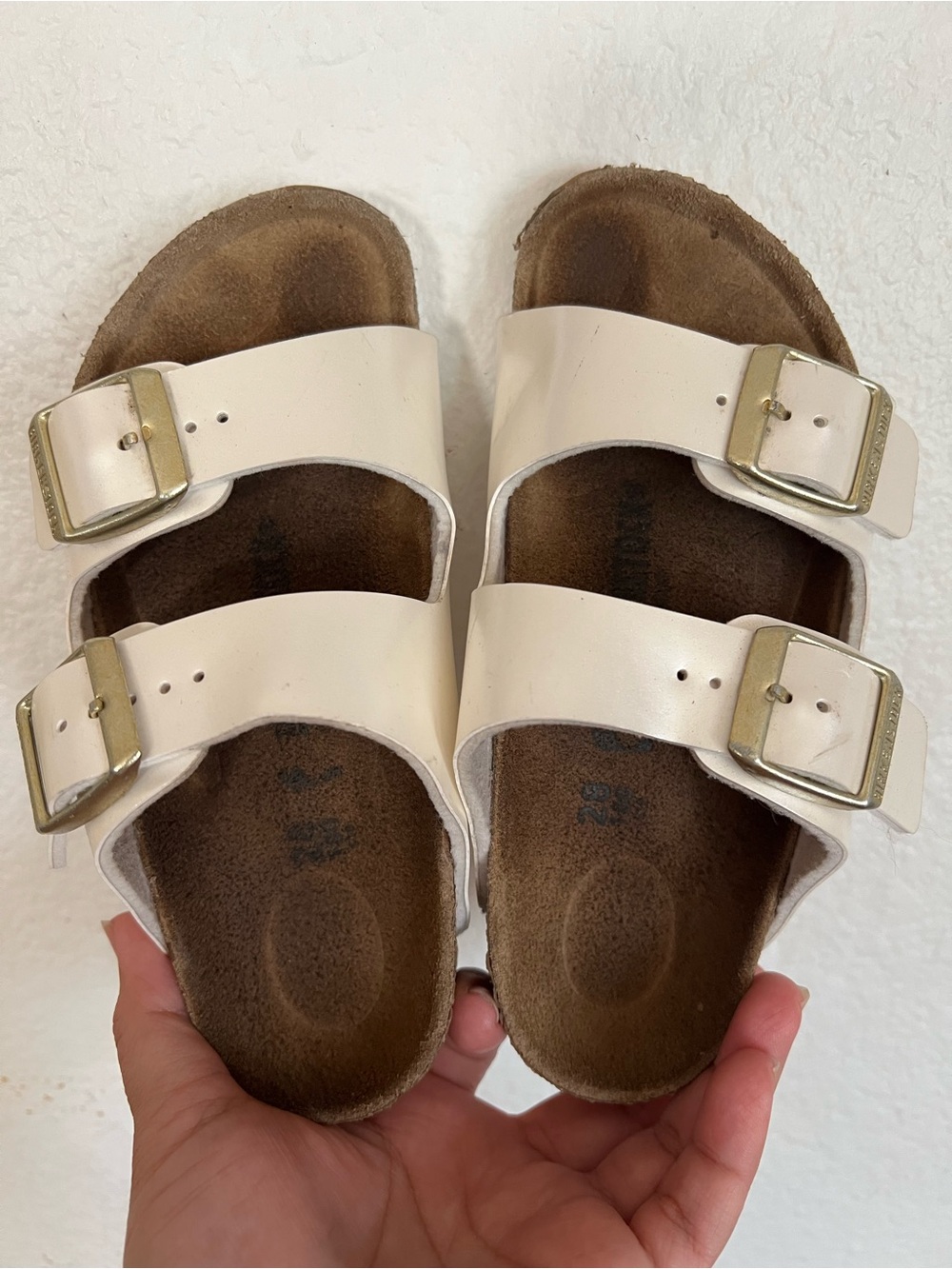 Birkenstock Arizona Kids
Birko-Flor Electric Metallic Pearl Size 28 US 10–10.5